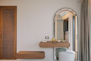 Ropa de cama de alta calidad y minibar 