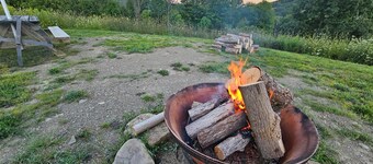 Hilltop Overlook with sweeping views, private entrance.  Cozy interior