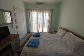 2 chambres, fer et planche à repasser, Wi-Fi, draps fournis