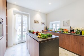 Fridge, microwave, oven, dishwasher