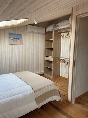 2 habitaciones, tabla de planchar con plancha, wifi y ropa de cama