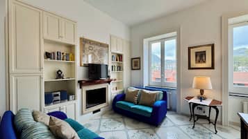 Appartamento | Area soggiorno | TV a schermo piatto 32 pollici con canali digitali