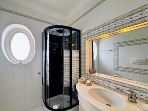 Apartment | Bathroom