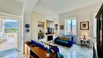 Appartamento | Area soggiorno | TV a schermo piatto 32 pollici con canali digitali