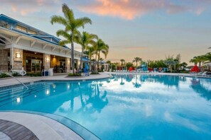 A heated pool - 4150 Windsor Island 14 guests brand new near club (Davenport)