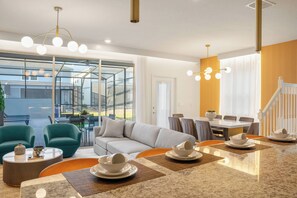 Interior - 4150 Windsor Island 14 guests near club brand new (Davenport)