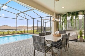 Dining - 3779 Windsor Island 5BDRS 12 guests pool game room (Davenport)
