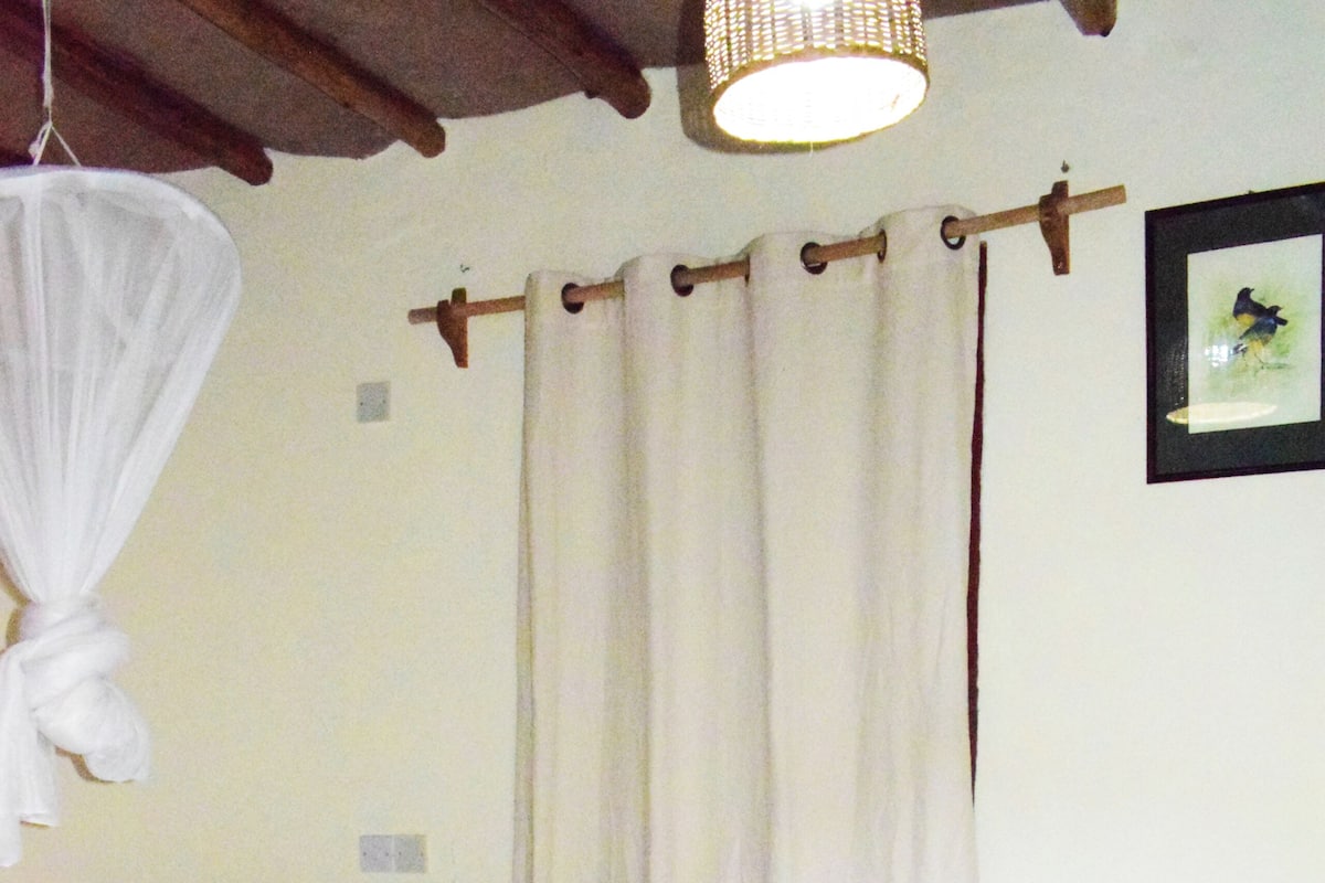 Basic Double Room | Free WiFi, bed sheets