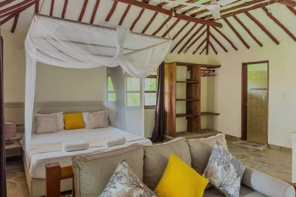 Standard Studio | Free WiFi, bed sheets