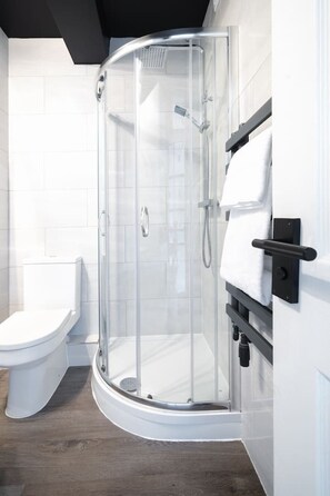 Hair dryer - Stylish 1-Bed Apt | Free Parking | Near Heathrow & Local Station (Rickmansworth)
