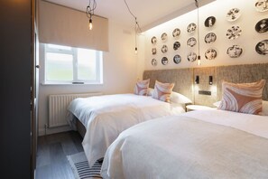 1 bedroom, iron/ironing board, WiFi, bed sheets - Stylish 1-Bed Apt | Free Parking | Near Heathrow & Local Station (Rickmansworth)