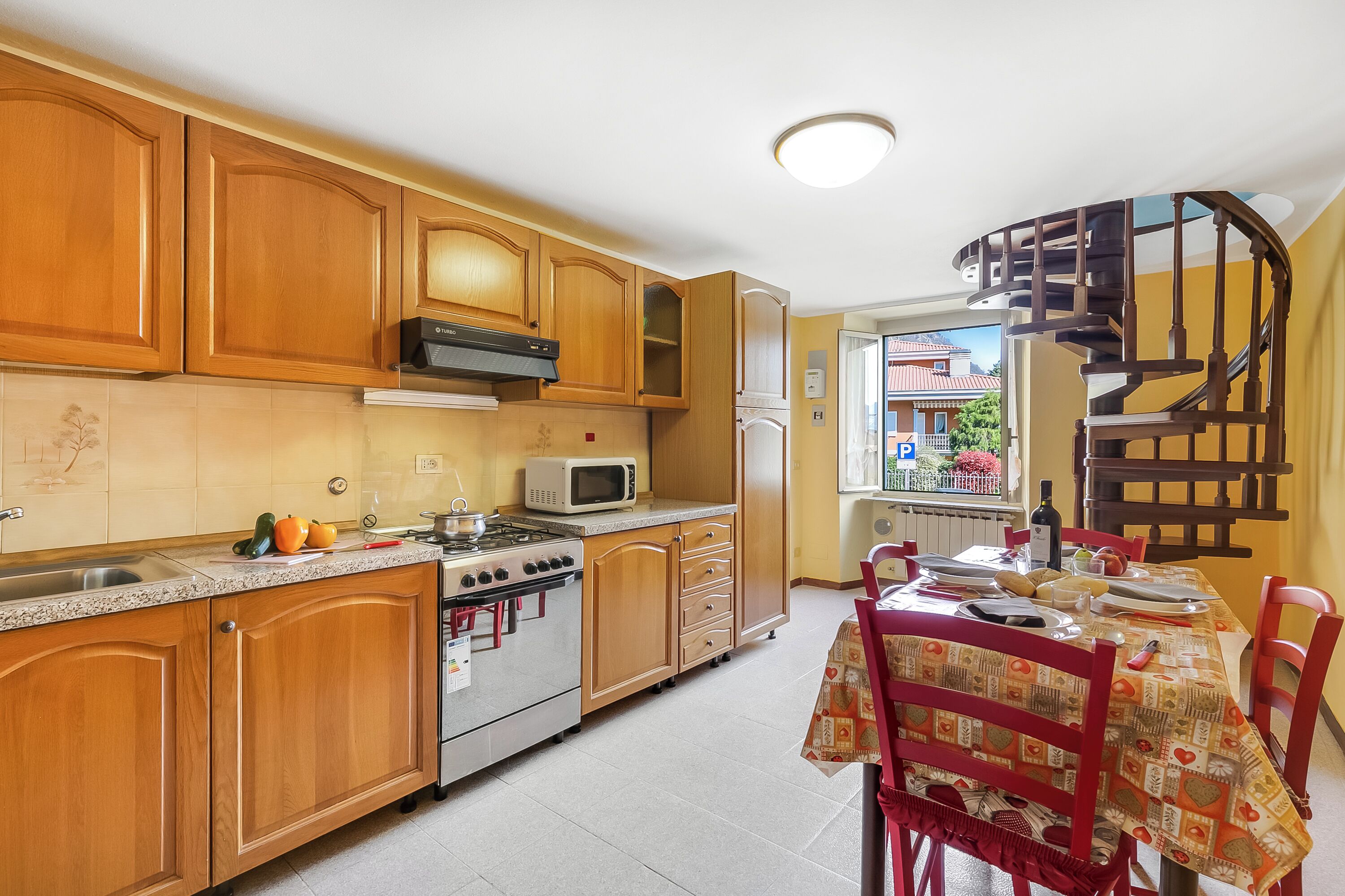 Apartemen Keluarga, 2 kamar tidur, microwave (Old Pella: 100m to Lake Orta, Terrace) | Dapur pribadi