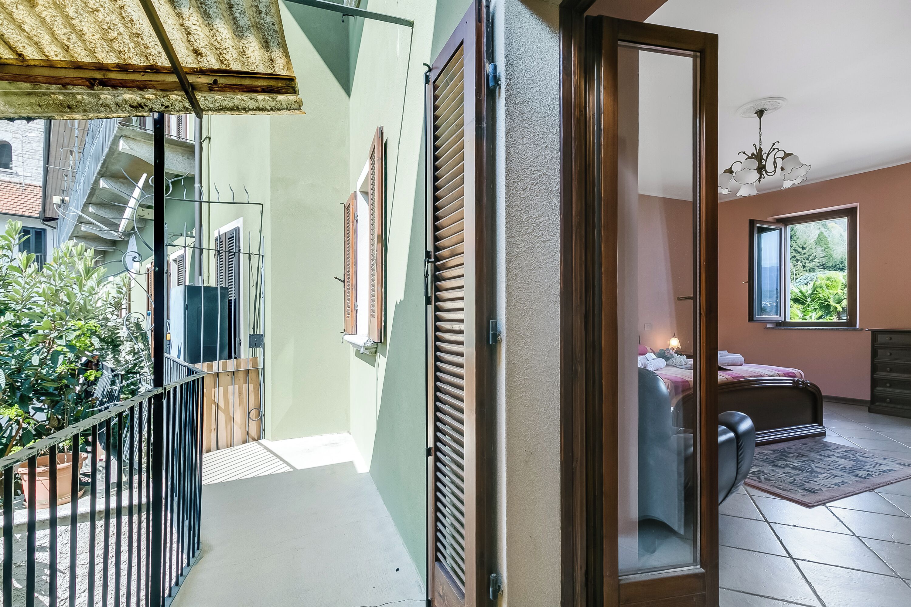 Family Apartment, Multiple Bedrooms (Old Pella 100m to Orta Lake) | Balcony