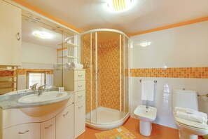Shower, hair dryer, bidet, towels - Old Pella 100m to Orta Lake (Pella)