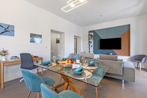 Family Apartment, Multiple Bedrooms, 2 Bathrooms, Lakeside (Suono del Lago 100m from Lake) | Interior