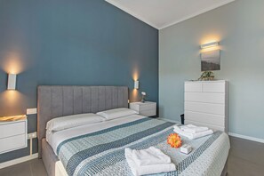 Family Apartment, Multiple Bedrooms, 2 Bathrooms, Lakeside (Suono del Lago 100m from Lake)