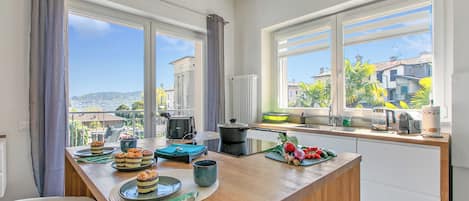 Family Apartment, Multiple Bedrooms, 2 Bathrooms, Lakeside (Suono del Lago 100m from Lake) | Dining