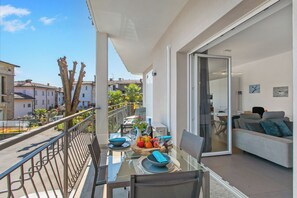 Családi apartman, több hálószobával, két fürdőszobával, tó felőli (Suono del Lago 100m from Lake) | Kültéri étkezés