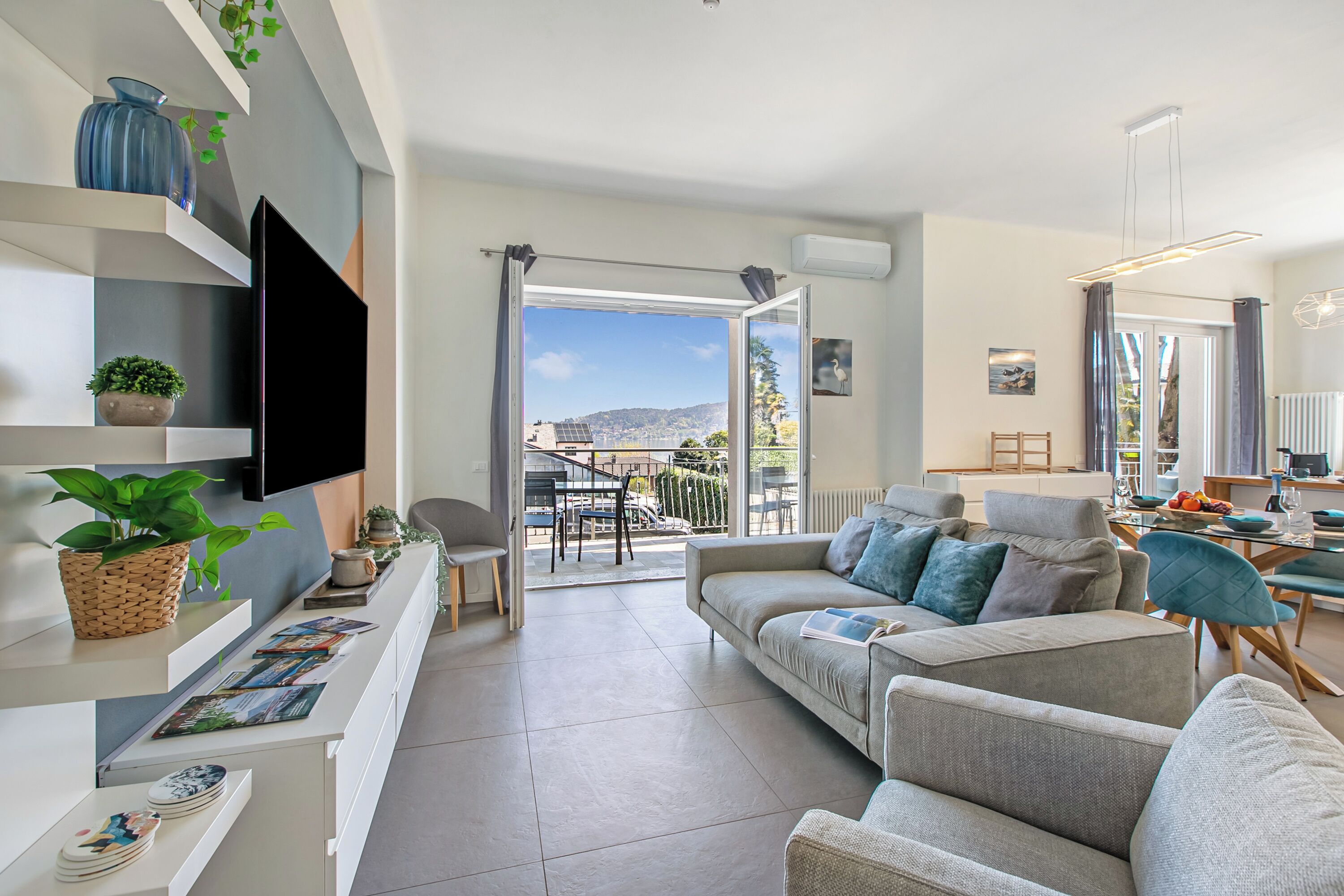 Family Apartment, 2 Bedrooms, 2 Bathrooms, Lakeside (Suono del Lago 100m from Lake) | Living area | Smart TV