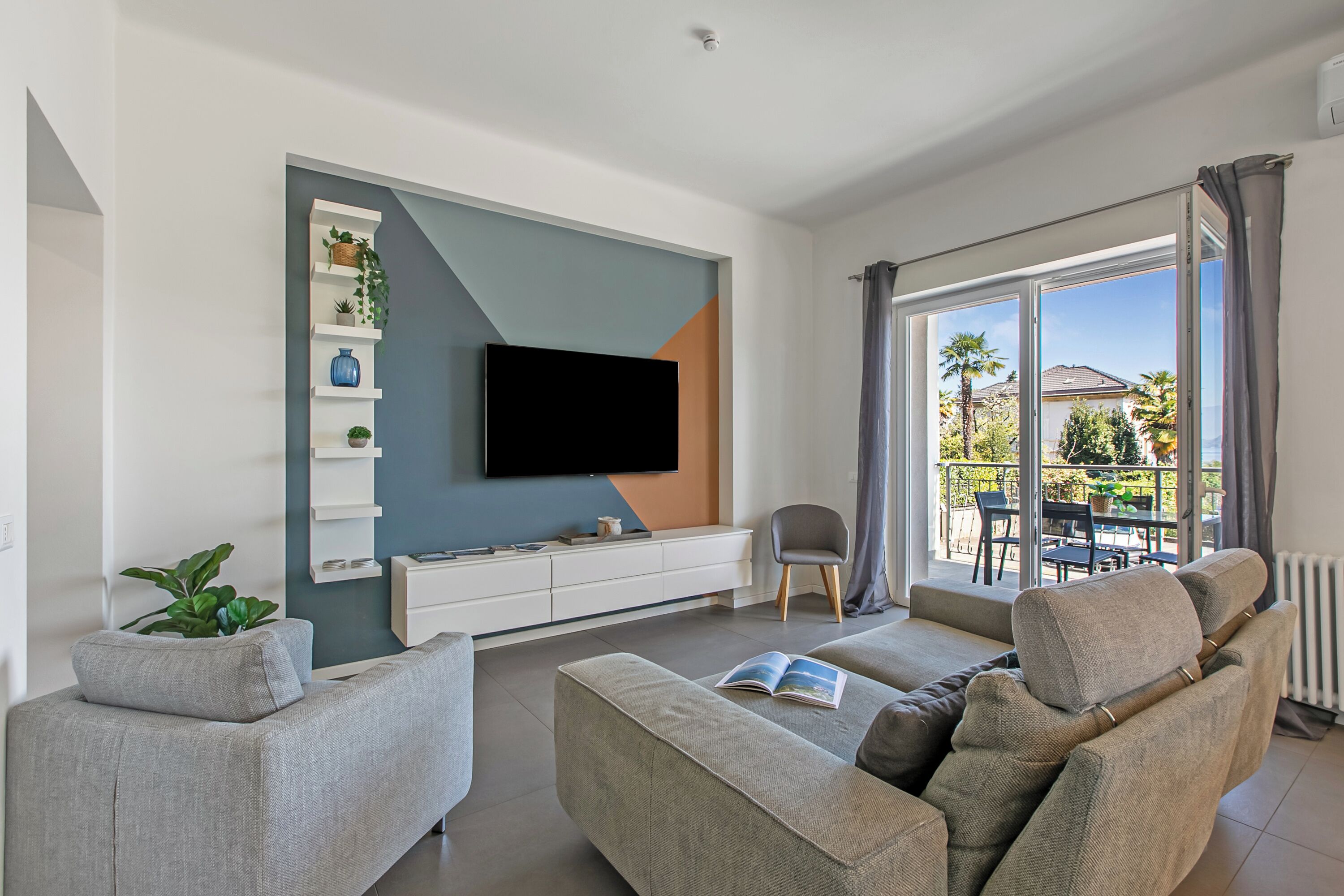 Family Apartment, Multiple Bedrooms, 2 Bathrooms, Lakeside (Suono del Lago 100m from Lake) | Pemandangan dari bilik