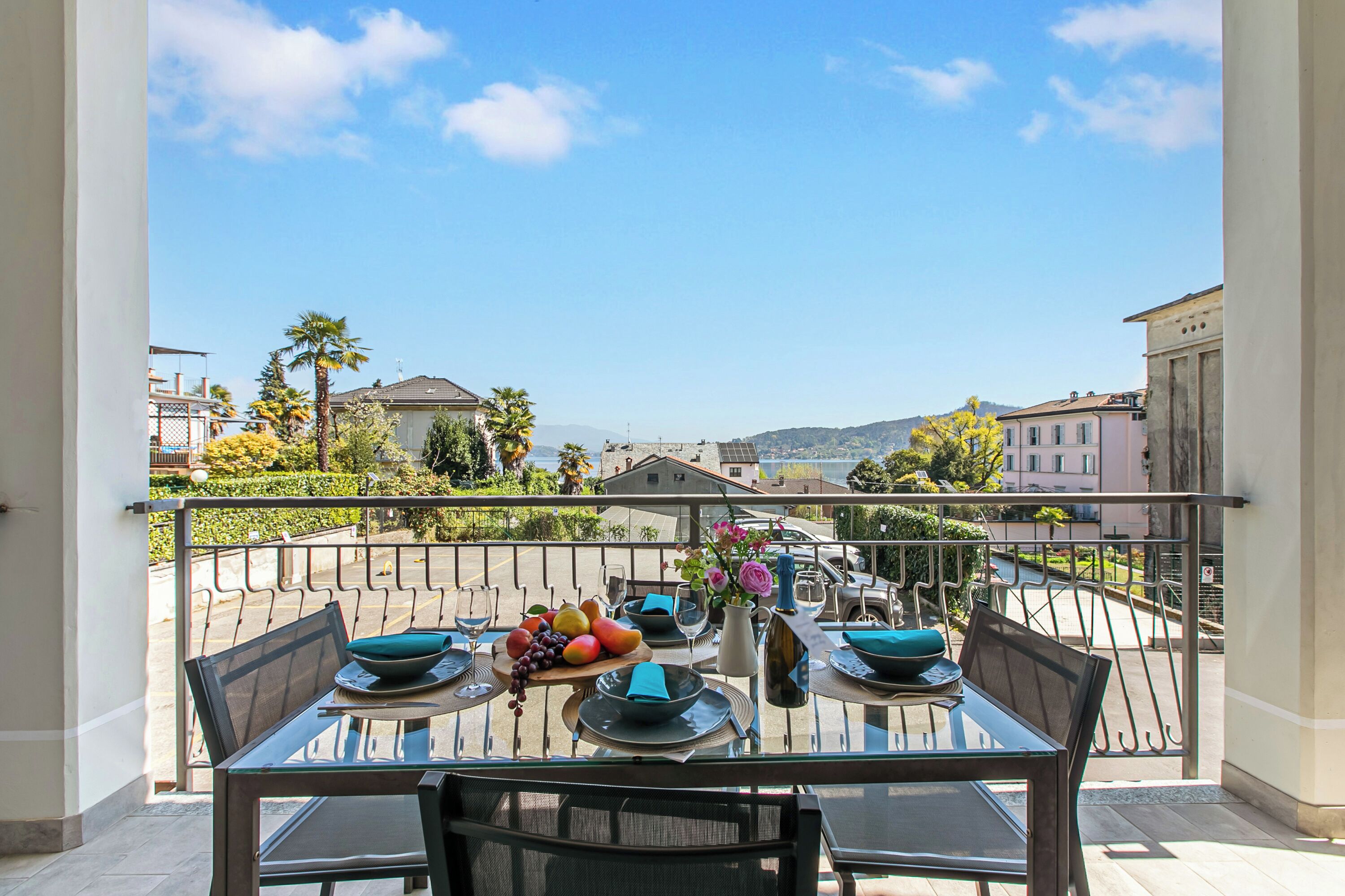 Familie appartement, meerdere slaapkamers, 2 badkamers, aan het meer (Suono del Lago 100m from Lake) | Buiten dineren