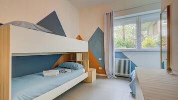 2 bedrooms, laptop workspace, free WiFi, bed sheets