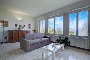 Family Apartment, Multiple Bedrooms, Mountainside (Lorenza Rooftop Lake View Stresa) | Living area | Smart TV - Lorenza Rooftop Lake View Stresa (Stresa)