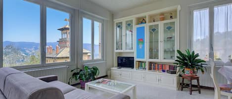 Perhehuoneisto, 1 makuuhuone, vuorten lähellä (Lorenza Rooftop Lake View Stresa) | Oleskelualue