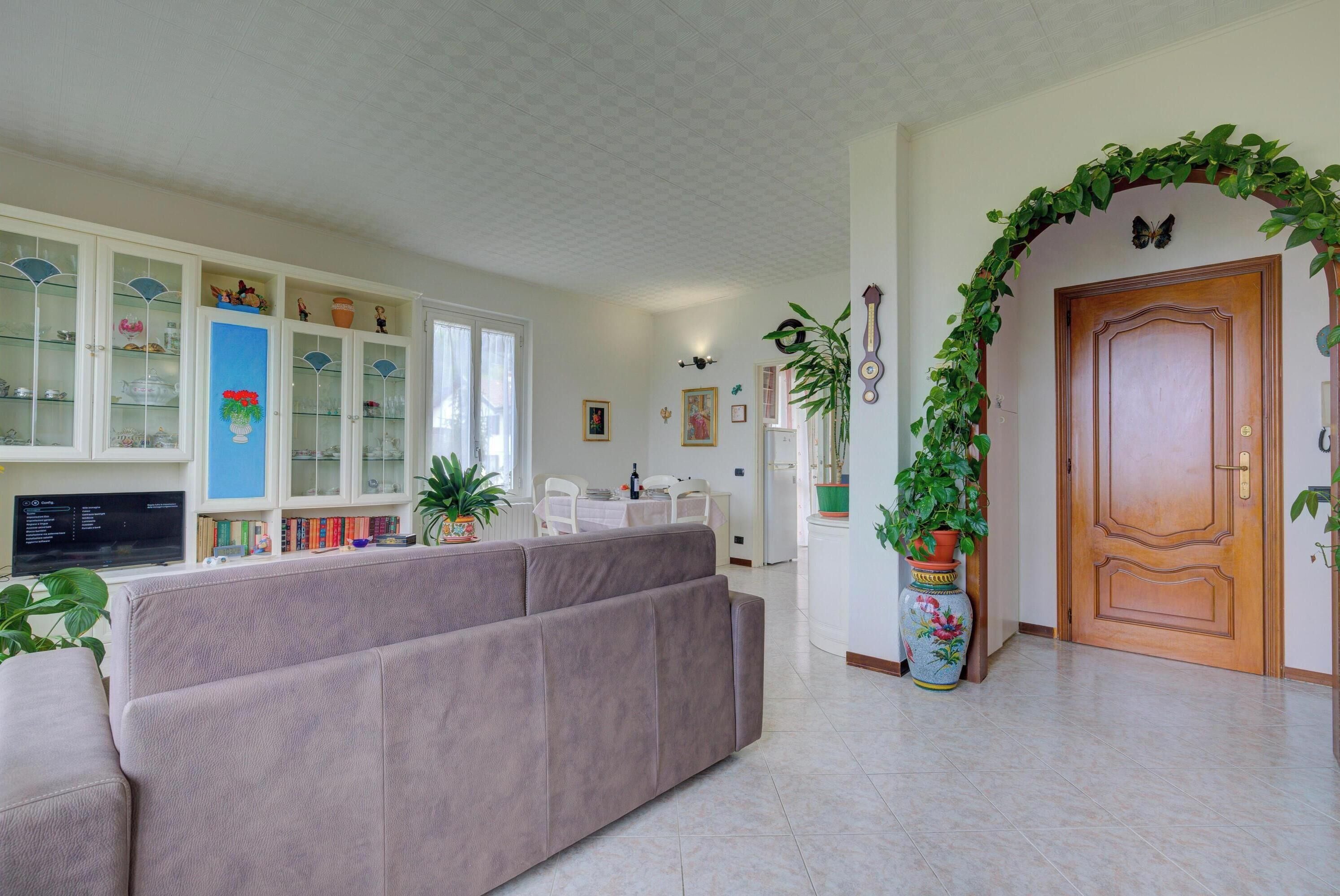 Family Apartment, Multiple Bedrooms, Mountainside (Lorenza Rooftop Lake View Stresa) | Living area | Smart TV