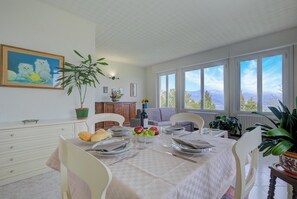 Family Apartment, Multiple Bedrooms, Mountainside (Lorenza Rooftop Lake View Stresa) | Dining