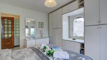 1 bedroom, free WiFi, bed sheets