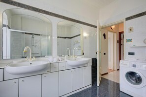 Family Apartment, Multiple Bedrooms, Mountainside (Lorenza Rooftop Lake View Stresa) | Bathroom | Shower, hair dryer, bidet, towels - Lorenza Rooftop Lake View Stresa (Stresa)