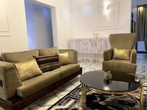 Economy-lejlighed - balkon - byudsigt | Opholdsområde