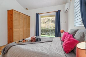 2 bedrooms, iron/ironing board, WiFi, bed sheets