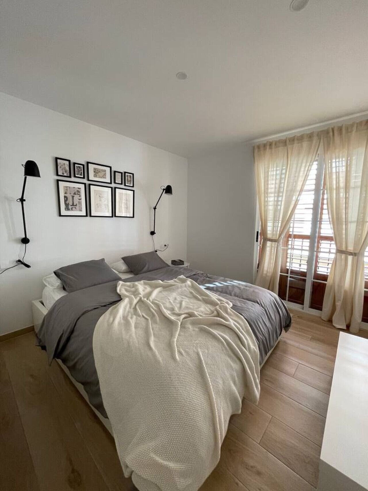 1 dormitorio, tabla de planchar con plancha, wifi y ropa de cama