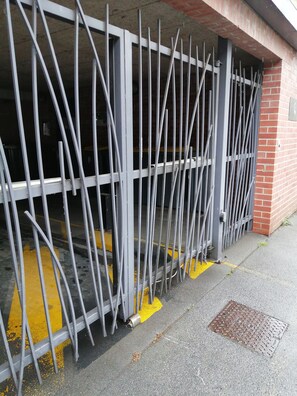 المنطقة المحيطة بالمنشأة