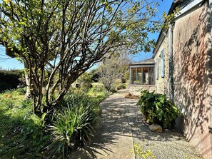 Property grounds - Peaceful Breton cottage for 4 (Trédrez-Locquémeau)