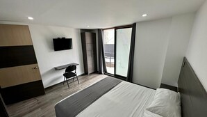 書桌、遮光布/窗簾、熨斗/熨衣板、免費無線上網