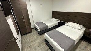 舒適雙人或雙床房 | 書桌、遮光布/窗簾、熨斗/熨衣板、免費無線上網
