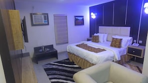 Chambre Ăconomique, balcon, vue ville | Bureau, espace de travail pour ordinateur portable, rideaux occultants