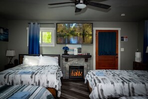 1 bedroom, desk, travel cot, free WiFi - Lakefont-Nestled in Nirvana (Martinsville)