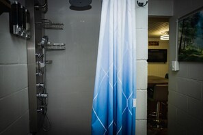 Interior - Lakefont-Nestled in Nirvana (Martinsville)