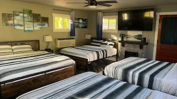 1 bedroom, desk, travel cot, free WiFi