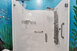 Shower, hair dryer, bidet, towels
