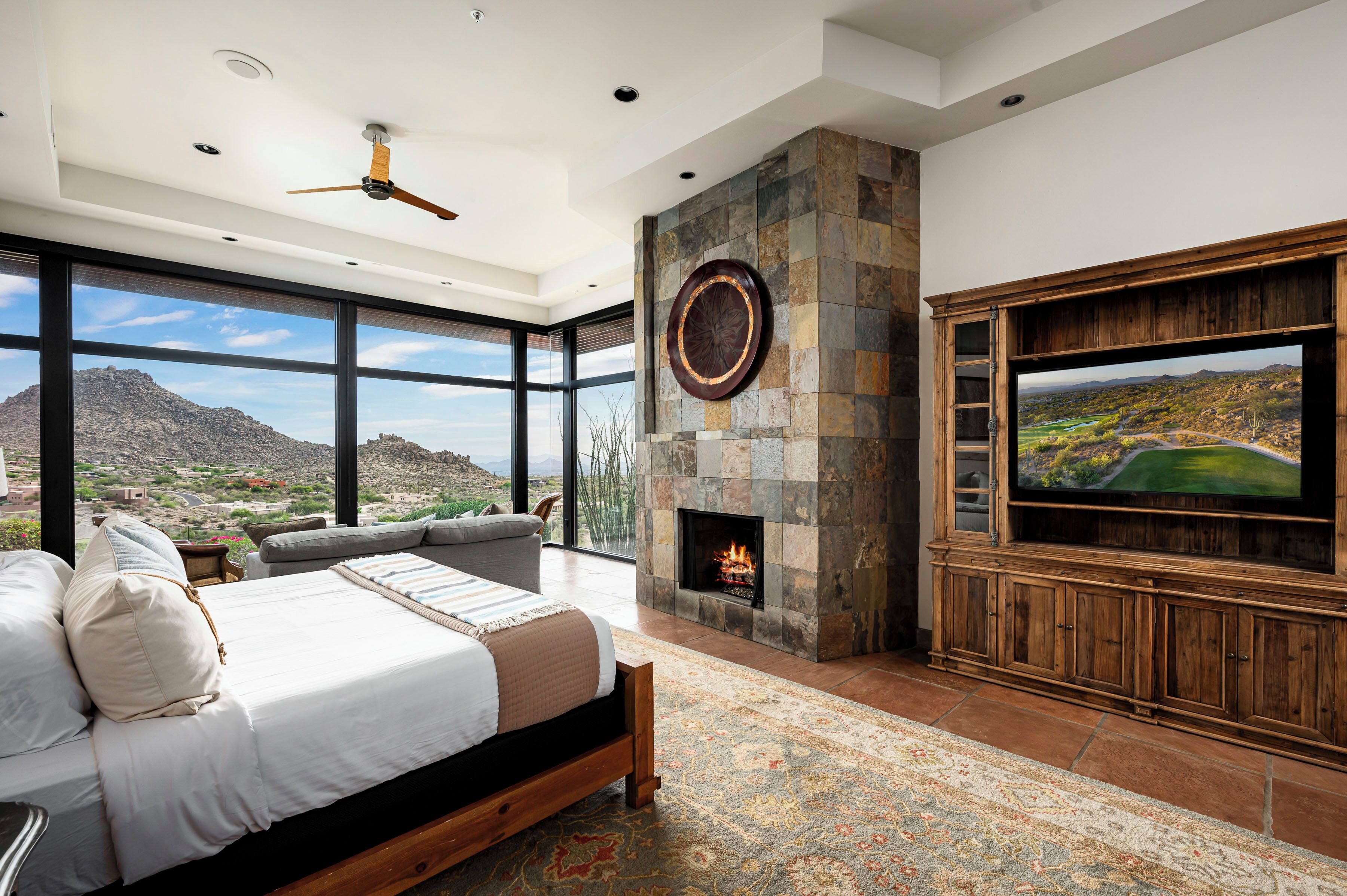 8 habitaciones, escritorio, tabla de planchar con plancha y wifi gratis 