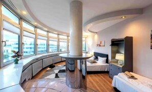 4 Schlafzimmer, Schreibtisch, Bügeleisen/Bügelbrett, Reisekinderbett