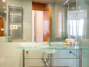 Doccia, asciugacapelli, asciugamani