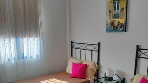 2 soverom, strykejern/-brett, reiseseng for barn og wi-fi (inkludert)