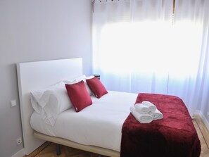 1 slaapkamer, een strijkplank/strijkijzer, wifi, beddengoed