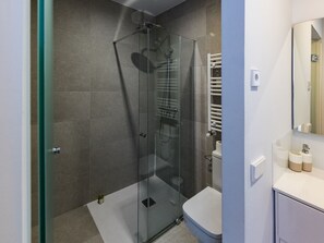 Doccia, asciugacapelli, asciugamani